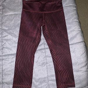 Lululemon size 8 pattern Capri leggings